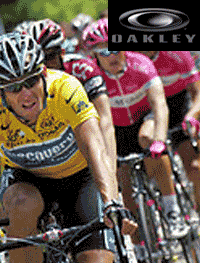  Star-Lance-Armstrong con occhiali da sole Oakley M-FRAME