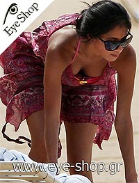  Nicole-Scherziger con occhiali da sole Prada 24ns