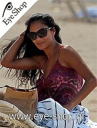  Nicole-Scherziger con occhiali da sole Prada 24ns