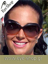  Tulisa-Contostavlos con occhiali da sole Rayban 4098 Jackie Ohh II