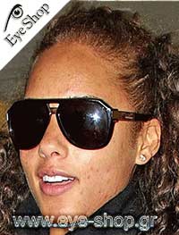 Alicia-Keys con occhiali da sole Dsquared dq 0027