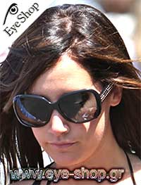  Ashley-Tisdale con occhiali da sole Prada 04ms