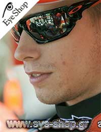  Casey-Stoner con occhiali da sole Oakley Scalpel 9095