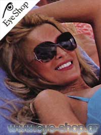  Katerina-Kainoyrgiou con occhiali da sole Vogue 2638s