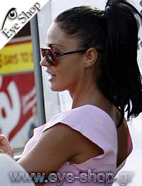  Katie Price porta occhiali da sole RayBan 4125 CATS 5000