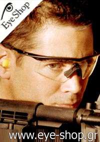  Colin-Farrel con occhiali da sole Oakley M-FRAME