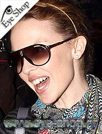  Kylie-Minogue con occhiali da sole Carrera CHAMPION