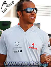  Lewis-Hamilton con occhiali da sole Oakley conduct 9071