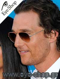  Matthew-McConaughey con occhiali da sole RayBan 3025 Aviator