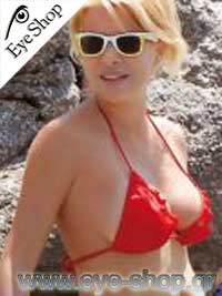  Eleni-Menegaki con occhiali da sole RayBan 2140 wayfarer
