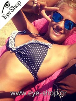 Laura Narges porta occhiali da sole Rayban 3016 Clubmaster