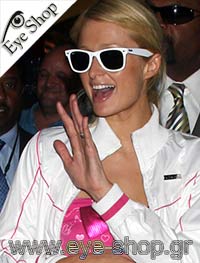  Paris Hilton con occhiali da sole RayBan 2140 Wayfarer