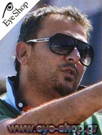  Antonis-Remos con occhiali da sole Gucci 1622