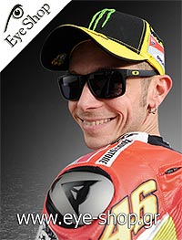  Valentino Rossi porta occhiali da sole Oakley Holbrook 9102