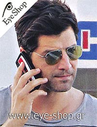  Sakis-Rouvas con occhiali da sole Prada 58OS