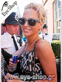  Sarah Harding con occhiali da sole RayBan 2140 Wayfarer