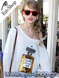  Taylor Swift con occhiali da sole RayBan 2140 Wayfarer