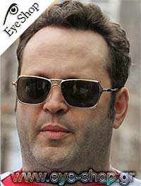  Vince-Vaughn con occhiali da sole Oakley Inmate 4029