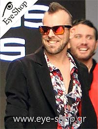  Harry-Whitenoiz con occhiali da sole Von Zipper ELMORE VZSU79