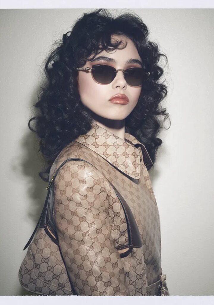 Occhiali da sole da donna Gucci — forma ovale con dettagli dorati GG, La Famiglia 2026, Eye-Shop