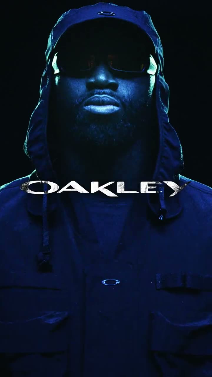 Occhiali da sole Oakley — tutta la collezione con lenti Prizm e montatura Plutonite da Eye-Shop