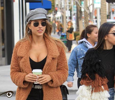 Kara del Toro a Beverly Hills                                                                                                                                                                                                                              — RAYBAN
