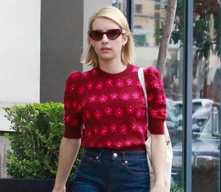 Emma Roberts με γυαλιά ηλίου Miu Miu