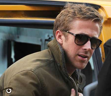 Ryan Goshling da Bladerunner porta occhiali da sole Persol                                                                                                                                                                                                 — PERSOL