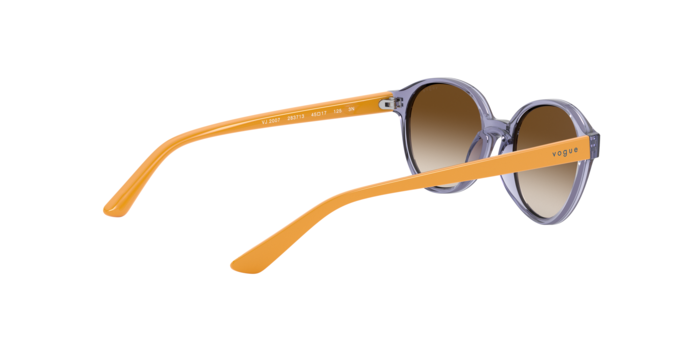 Vogue Junior 2007 283713 360 visione