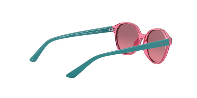Vogue Junior 2007 276620 360 visione
