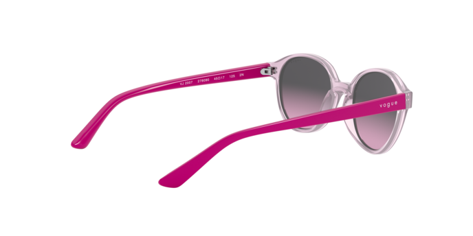 Vogue Junior 2007 278090 360 visione