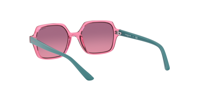 Vogue Junior 2006 276620 360 visione