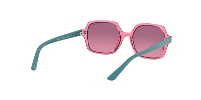 Vogue Junior 2006 276620 360 visione