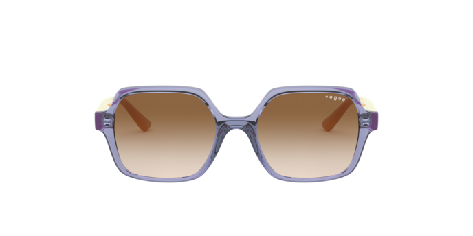 Vogue Junior 2006 283713 360 visione