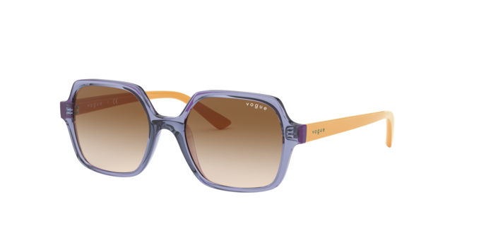 Vogue Junior 2006 283713 360 visione