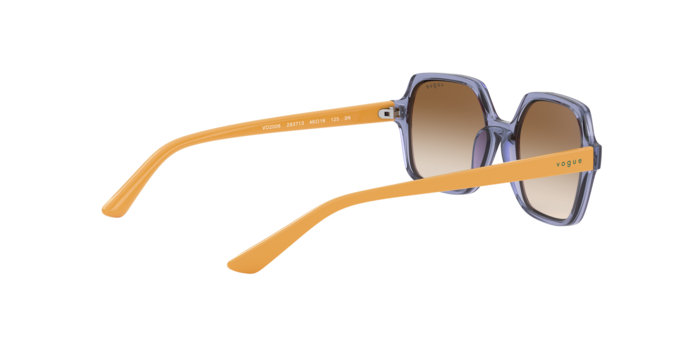 Vogue Junior 2006 283713 360 visione