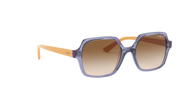 Vogue Junior 2006 283713 360 visione