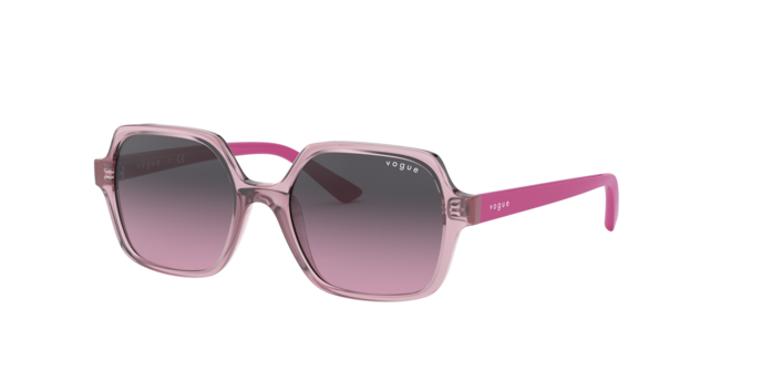 Vogue Junior 2006 278090 360 visione