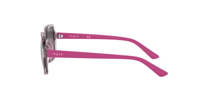 Vogue Junior 2006 278090 360 visione