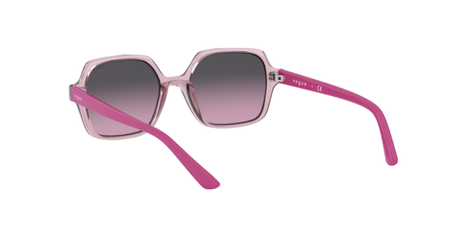 Vogue Junior 2006 278090 360 visione