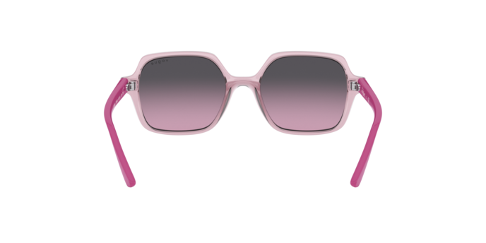 Vogue Junior 2006 278090 360 visione