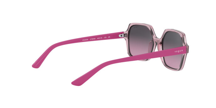 Vogue Junior 2006 278090 360 visione