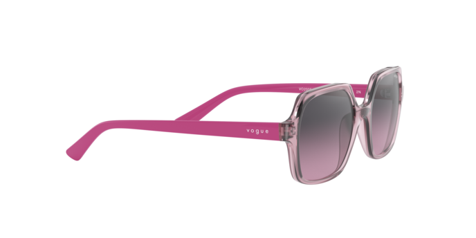 Vogue Junior 2006 278090 360 visione