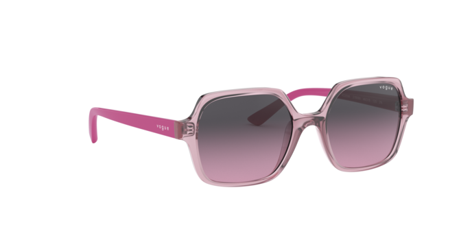 Vogue Junior 2006 278090 360 visione