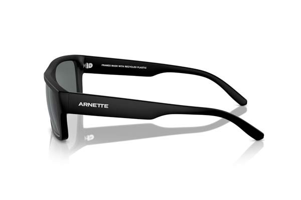 Arnette modello 4338 PHOXER di colore 290081