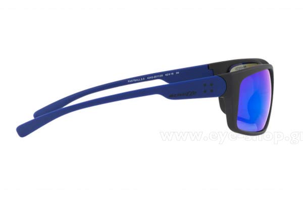 Arnette modello FASTBALL 2.0 4242 di colore 251125