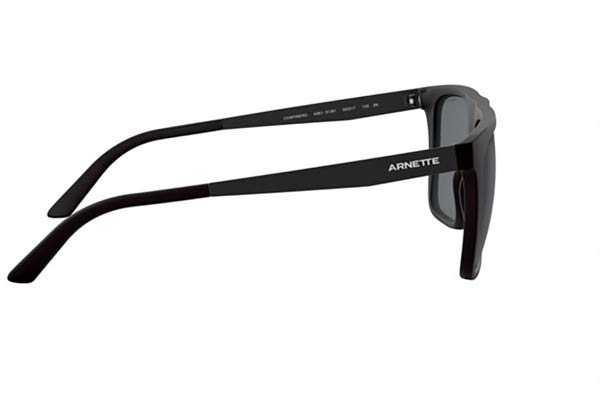 Arnette modello 4261 CHAPINERO di colore 01/81