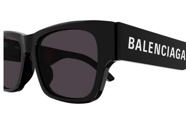 Balenciaga modello BB0262SA di colore 001