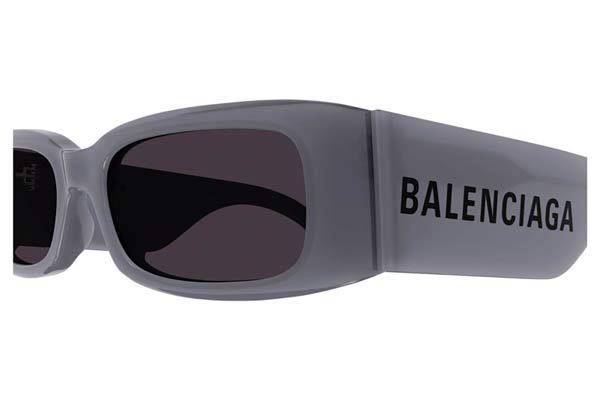 Balenciaga modello BB0260S di colore 004