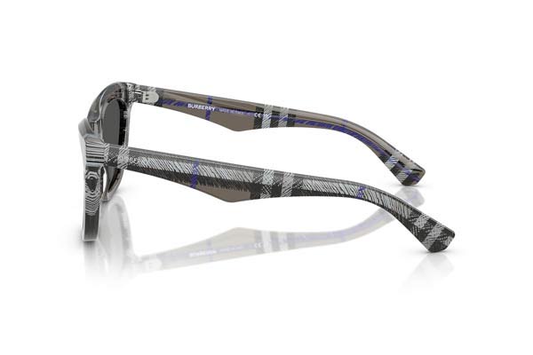 Burberry modello 4435 di colore 414787
